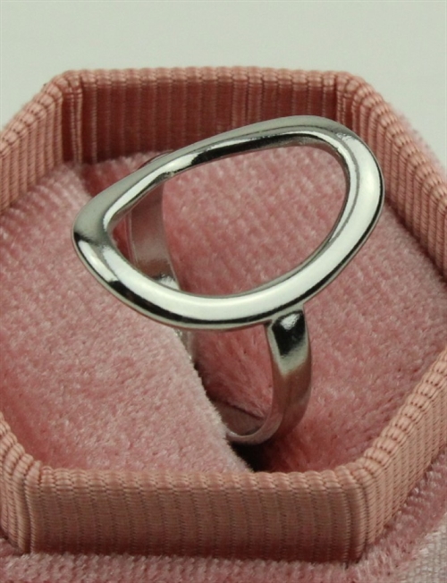 Carola | oval hamret fingerring